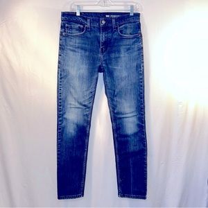 Levi Performance 502 men’s medium wash, straight leg, denim jeans size 31x32